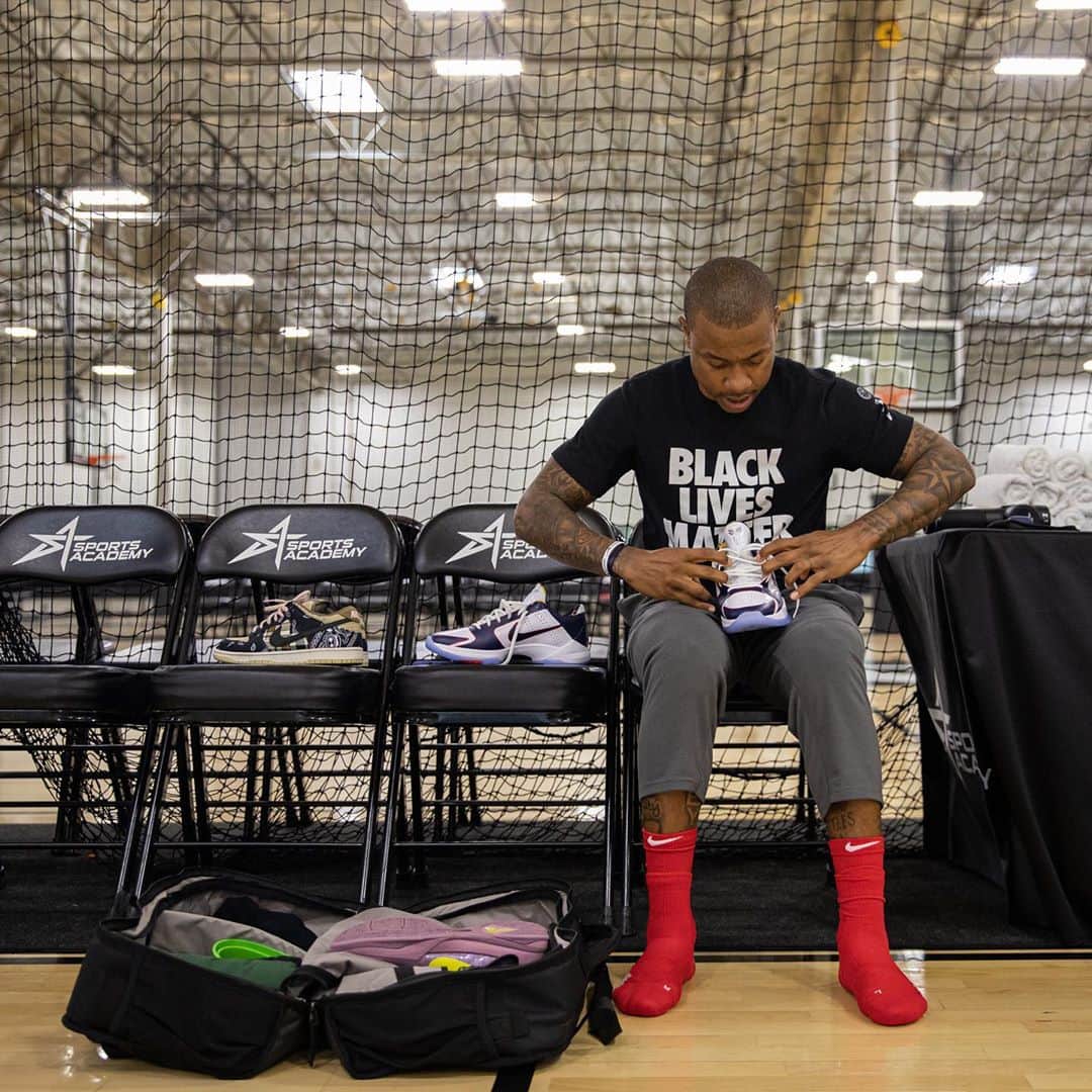 アイザイア・トーマスのインスタグラム：「“Welcome all the new Marathon members” 🏁 It’s Just WORK  📸: @shot_by_ke  🏀: @alexmcleanbball」
