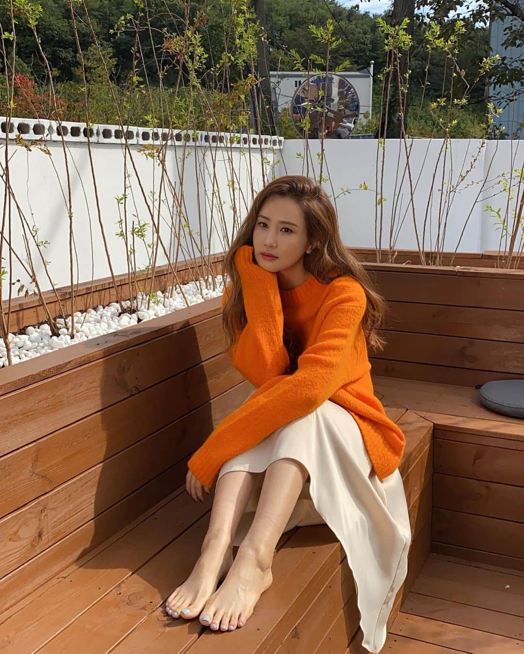 イ・ダヘのインスタグラム：「눈코뜰새 없이 바빴던 요즘...이제 몇일만 버티면 자유닷!!! 힘내자!!!! #촬영중 @heart_greaten」