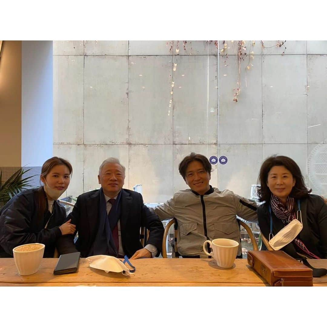 チン・テヒョンさんのインスタグラム写真 - (チン・テヒョンInstagram)「#family 나의 형제들의 아버지 어머니 그럼 나의 아부지 어무이 👍🏾🤍 파더조 홍국장님 #forever #조정민목사님」11月4日 11時40分 - taihyun_zin