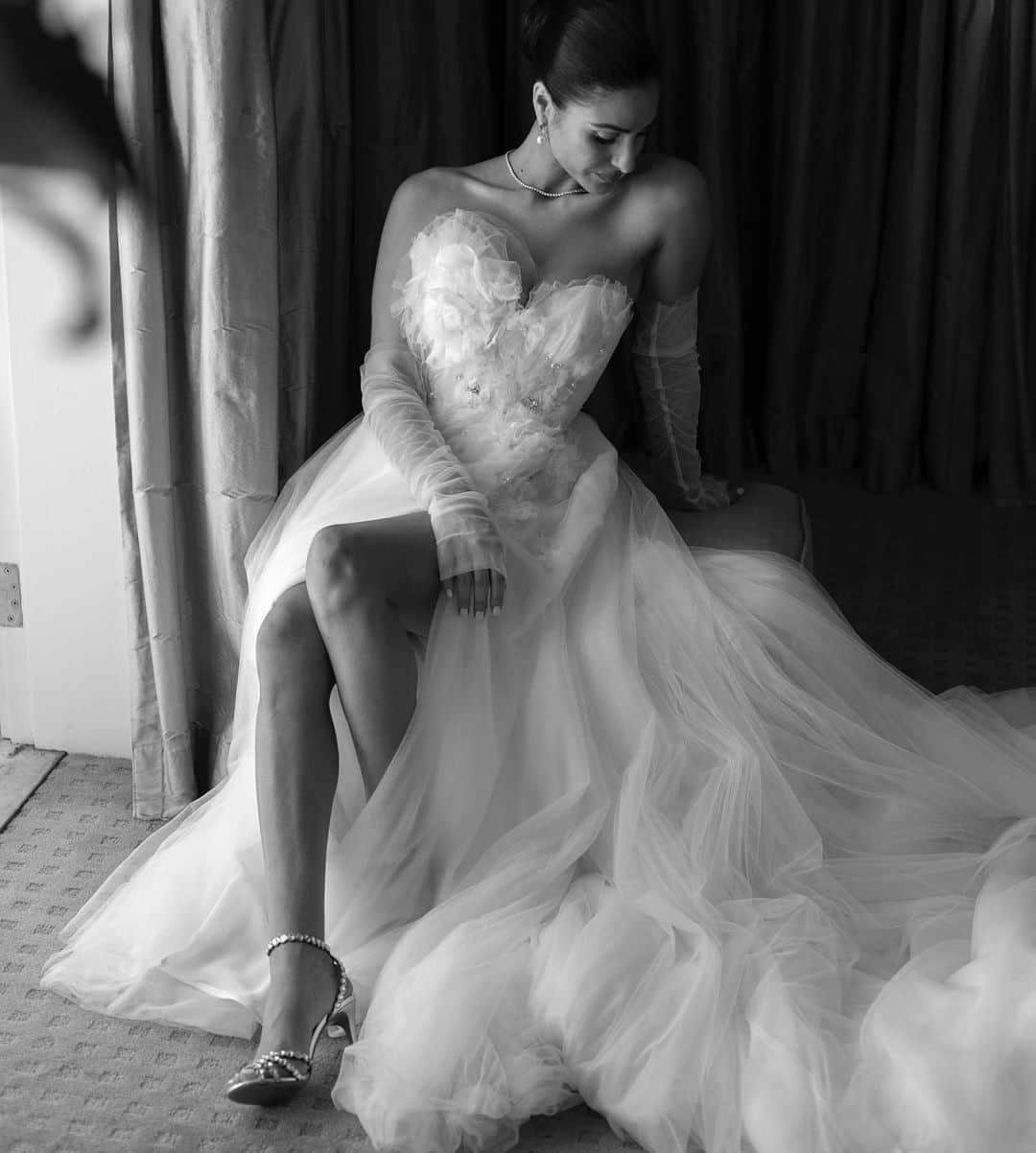 Steven Khalilさんのインスタグラム写真 - (Steven KhalilInstagram)「A magical sheer tulle and organza layered gown adorned with hand made and beaded florets entwined with the gowns base layers for #StevenKhalilBride Stephanie #StevenKhalil #KhalilBride  Photography @blumenthalphotography」11月4日 11時48分 - steven_khalil