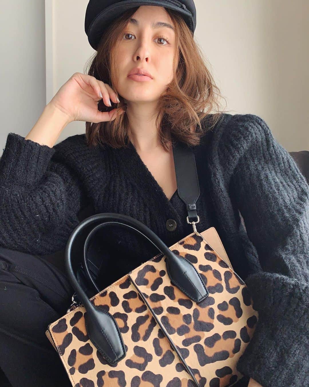オードリー亜谷香のインスタグラム：「If you don’t like leopard print, there’s something wrong with you 🐆🖤」