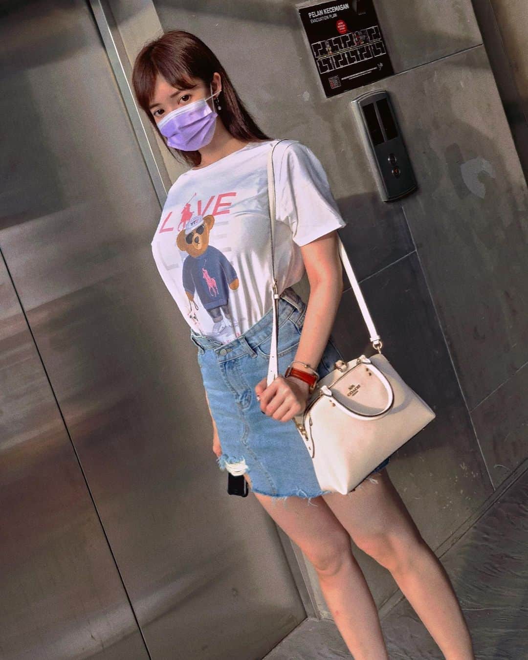 YingTzeさんのインスタグラム写真 - (YingTzeInstagram)「Good Morning ! Another Denim + T-Shirt Day ! 🐈 _ My favourite T-Shirt ( it has my name behind it ) ❤️ Feeling happy that after #coolsculpting with @sliqclinic I’m more confident to dress different styles rather than just dresses ❤️🥺 _ #blessed #casualstyle #denimskirt #denimstyle #tshirts #ralphlauren」11月4日 11時55分 - yingtze