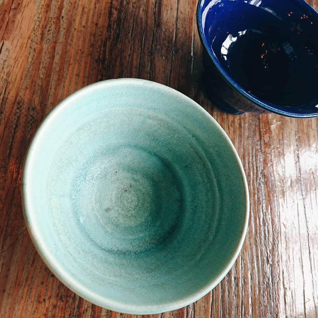 園原ゆかりさんのインスタグラム写真 - (園原ゆかりInstagram)「先日、金沢旅行で 陶芸体験をしました🥰 釉薬を塗り焼いていただいた、自分の作品が届きました！ 私は、マットで薄いエメラルドグリーンのトルコ釉にしました♡♡ 初めてだったのでちょっと分厚いですが笑 とても味わいある碗になりました これから使っていくうち、もっと愛着がわいてきそう…  #杜の中の工房北陶 #金沢の思い出 #国内旅行 #旅人 #traveler #memory #pottery #kanazawa #trip #japan #🇯🇵」11月4日 11時58分 - yucari0108