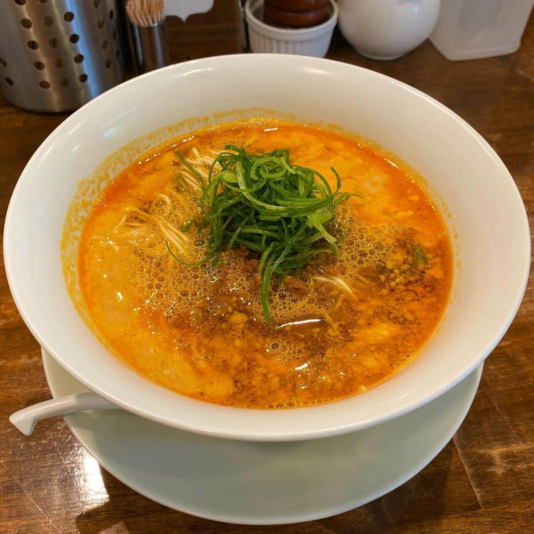 小川永子のインスタグラム：「超有名坦々麺を食す🍜 #鳴龍 #麺スタグラム  #麺活 #坦々麺 #今まで食べた中で一番上品な味#japanesenoodle  #tantanmen  #ラーメン女子  #アナウンサー #iphonography  #iphone11」