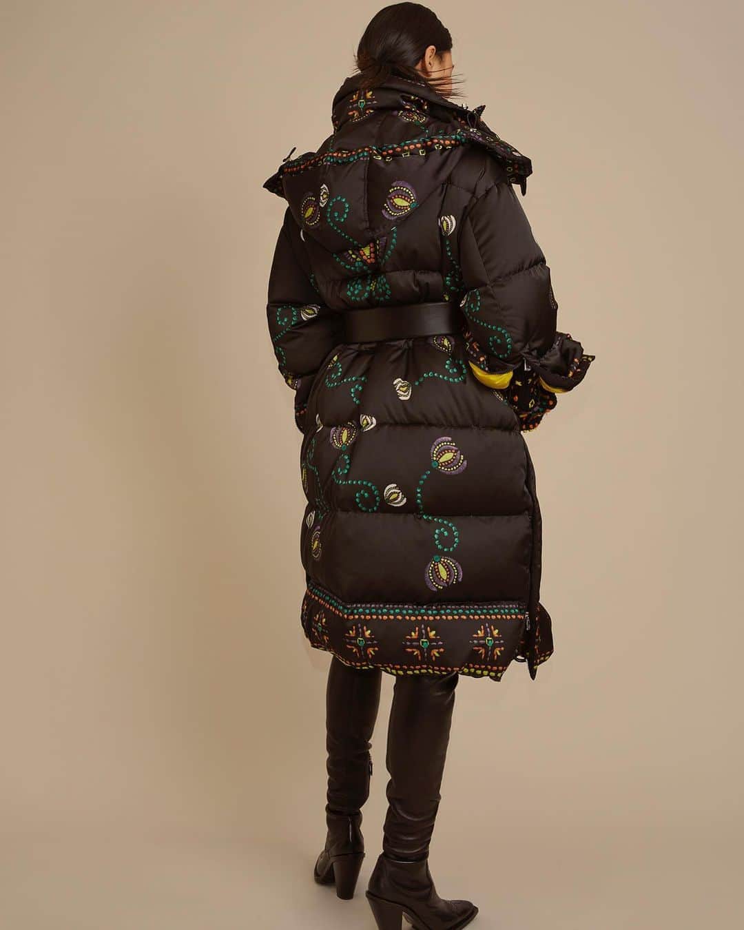 のインスタグラム：「Keep you warm. Oversized multicolor printed padded jacket matched to over-the-knee leather cowboy boots from #FW2021 collection.  . . . #ErmannoScervino #FW2021」