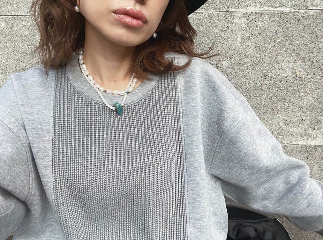eiko kagamiのインスタグラム：「. . 𝐍𝐞𝐰💭💚 . perl×turquoise お気に入り❤︎ . . . . #accessories  #ネックレス #パールネックレス  #ハンドメイド #ターコイズ #アクセサリー #大人カジュアル  #カジュアルコーデ」