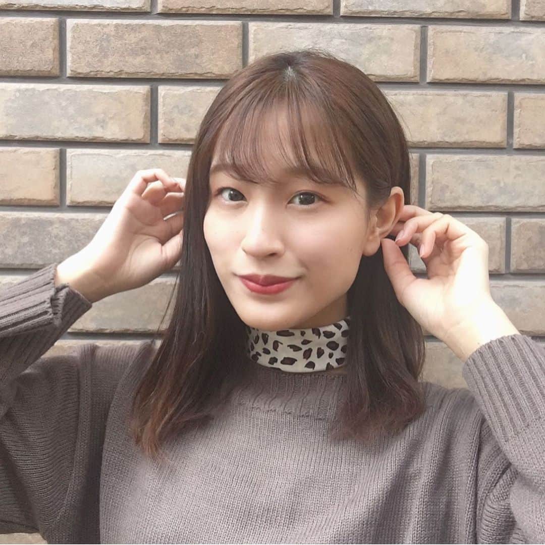 佐藤華純のインスタグラム：「.  【 #NYNY 】  NYNYさんにて、カット、カラー、酸熱トリートメントをしていただきました🌸  今回、カラーは少しトーンを上げて、次は色を入れたいなと考え中…🤔 何色にしようかな？  酸熱トリートメントは毎回していただいてるんやけど、髪質変わった？！ってくらいサラサラになるから本当にオススメ✨  #ミスキャンパス立命館2020 #MCR2020  #立命館 #立命館大学 #京都 #女子大生  #ミスキャン #ミスコン #ファイナリスト  #nyny河原町三条店 #ヘアカラー #秋カラー #イエベ秋 #チョコレートブラウン #モカブラウン #酸熱トリートメント」
