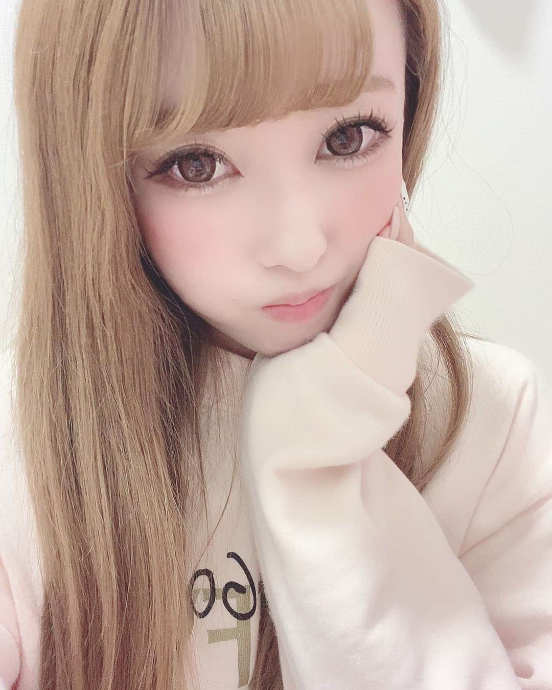 ゆんのインスタグラム：「💖 . 今日もいる✊🏻 .  #ガーデン #ガーデン川崎 #川崎 #横浜 #新宿 #歌舞伎町#六本木 #銀座 #名古屋 #ミナミ #北新地 #神奈川 #すすきの #キャバクラ #キャバ嬢 #ガールズバー #シャンパン  #水商売 #夜職 #キャバ嬢メイク #キャバ嬢ヘアメイク #キャバドレス #ドレス #いいね返し #キャバ子ちゃんには騙されない #キャバ子ちゃん #ポケパラ #ポケパラ関東」