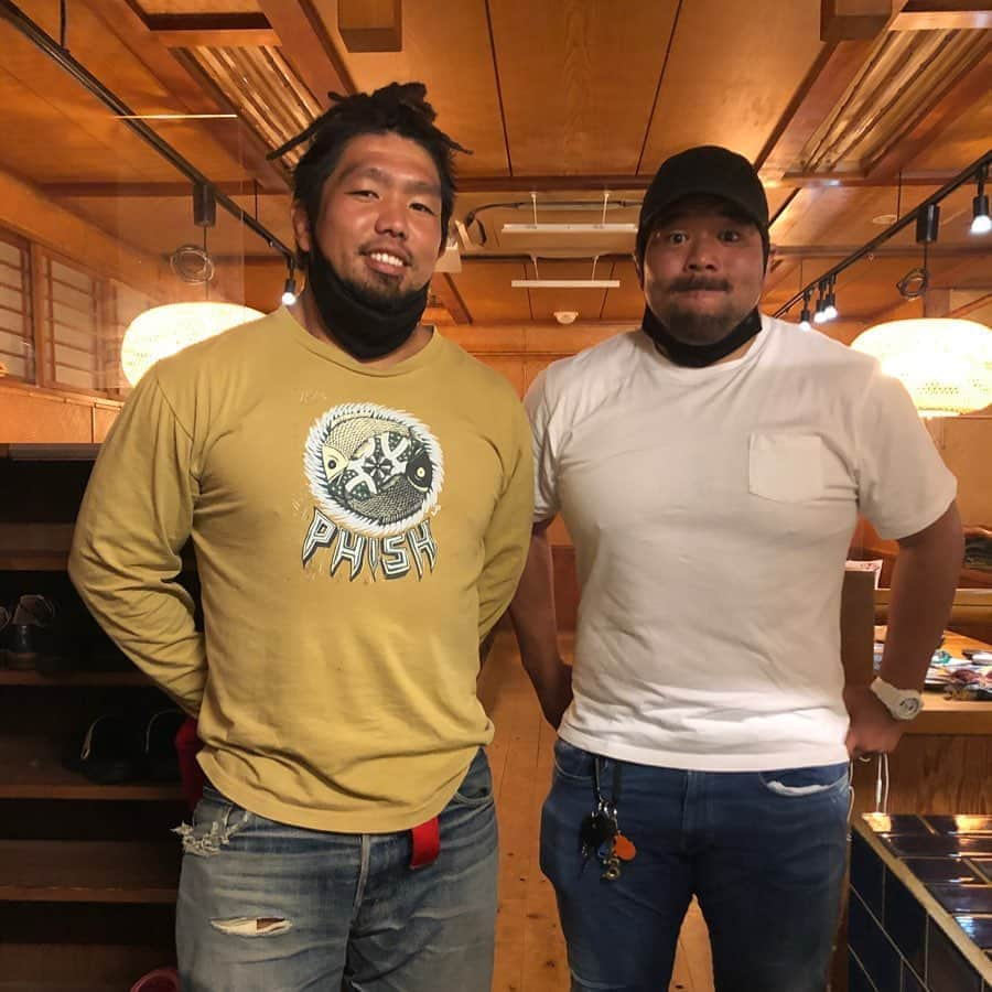 畠山健介さんのインスタグラム写真 - (畠山健介Instagram)「似てないと思うんだけどなー。  #ラグビー #rugby #堀江翔太 #1985 #同い年 #似てないと思う #ザタッチ #幽体離脱 #髪型見て #よく見て下さい  #ラグビー界の堀江畠山問題」11月4日 21時34分 - hatake03