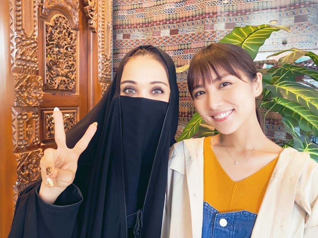 だから私はメイクする【公式】さんのインスタグラム写真 - (だから私はメイクする【公式】Instagram)「・ #だから私はメイクする  本日第5話の放送‼️ ゲストは #石川恋 さん💄💋 石川さん演じる輪子が お世話係をするのは #サヘルローズ さん演じるマダム‼️  今夜の見所は、 ①輪子の成長💄 ②マダムが黒いベールを脱ぐ瞬間🧕  です😆👏  そしてこの後22時ごろから インスタライブやりまーす📣‼️  #神崎恵 × #祖父江P の夢の対談❤️  @megumi_kanzaki  もしくは @vocemagazine  からご覧ください🥰」11月4日 21時47分 - tvtokyo_make