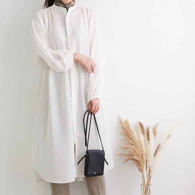 ROPÉ PICNICさんのインスタグラム写真 - (ROPÉ PICNICInstagram)「【アウターコーディネート】 今回はアウターを使ったコーディネートをご紹介🧥  淡いトーンで女性らしい柔らかい雰囲気のコートにはニットパンツでリラックス感をプラス！  差し色になるジャガード柄のバッグでトレンド感も忘れずに😊💓  メリハリのあるリラックスコーデです！ ________________  アウター(GDL60500) WEB限定商品 ¥18,590(税込) →今だけ¥16,731(税込) ブラウス(GDE50110) ¥5,489(税込)→今だけ¥4,940(税込) パンツ(GDS60500) WEB限定商品 ¥6,589(税込) →今だけ¥5,930(税込) バッグ(GIX60010) ¥6,589(税込)→今だけ¥5,930(税込) シューズ(GIA10180) ¥5,489(税込)→セール価格 _______________ #ropepicnic #ロペピクニック #ootd #大人カジュアル  #着回しコーデ #アウター #フレアパンツ #coordinate #コーディネート #セミフレアパンツ #fashion #jungroup #ropepicnic_onlinestore」11月4日 21時41分 - ropepicnic_official