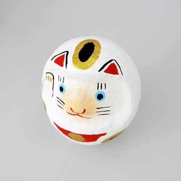 nocotoさんのインスタグラム写真 - (nocotoInstagram)「はーい！と右手を上げる招き猫はお金と幸運を招くと言われてます。今年もあと2ヶ月！あっという間に年末なんだろうなあー縁起物ちゃんも早め早めにゲットですね✨  #招き猫 #luckycat  #中川政七商店」11月4日 21時44分 - nocoto_store