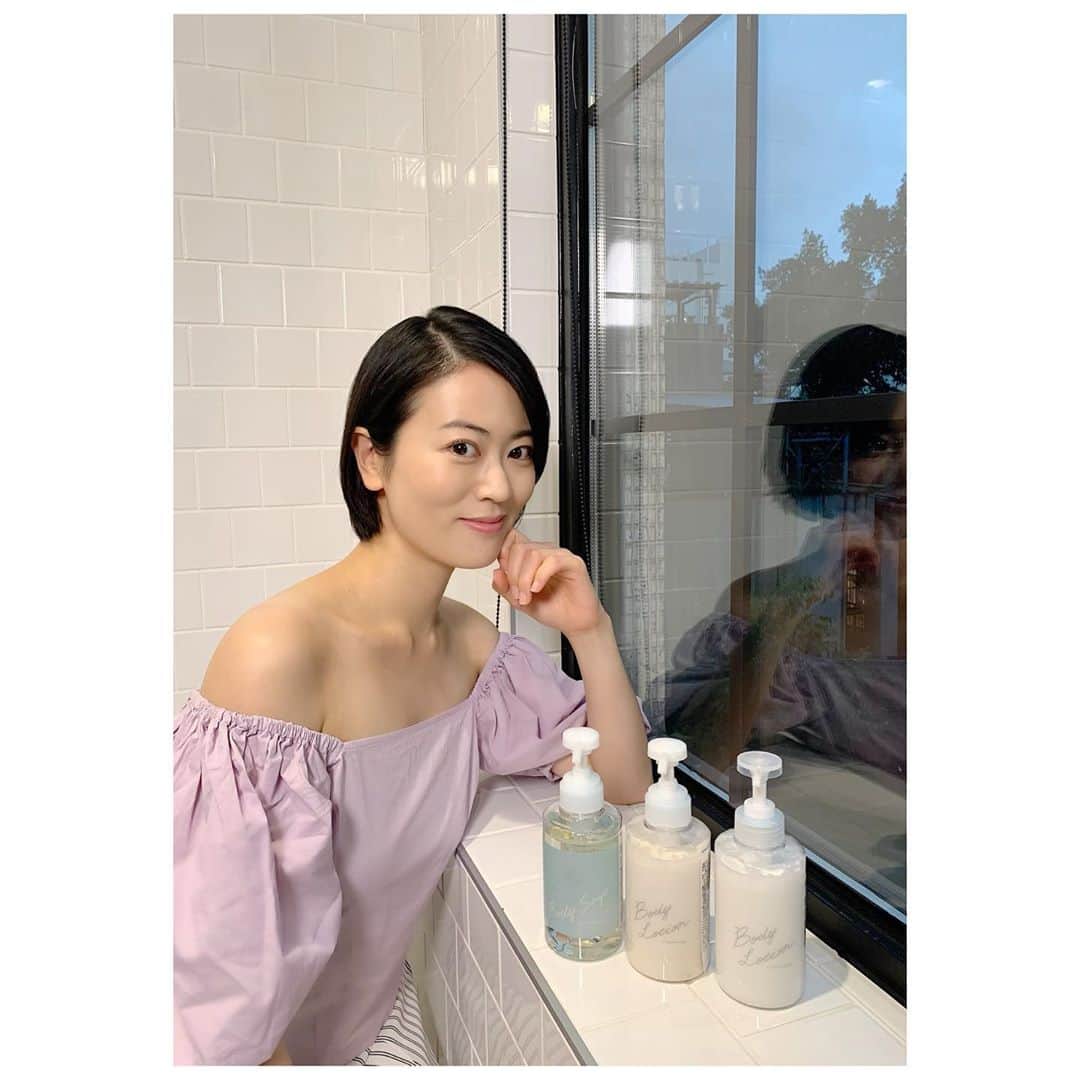 煌月爽矢のインスタグラム：「.﻿ .﻿ Toyku Hands✖️松山油脂﻿ ﻿ ﻿ 店内CMの撮影﻿ ﻿ ﻿ ﻿ ﻿ スタッフさんで一人日本語話せる方がいたけど、私の為に全て中国語での指示にしてくれました。﻿ 勉強の為に。笑﻿ ﻿ ﻿ まだまだ話せないけど、その分の緊張感が凄いから、とにかく…【内容を推理する力】にめちゃ長けてきた気がします←﻿ 後から思うと、何で私あの時あの会話の内容理解してたんだろう、って思う事沢山ある ﻿ これは語学上達の途中過程なのだと信じたいですが…﻿ どうなんですかね、どなたかご経験者の方〜〜😂  #台湾 #撮影 #台湾生活 #中国語の仕事現場 #松山油脂」