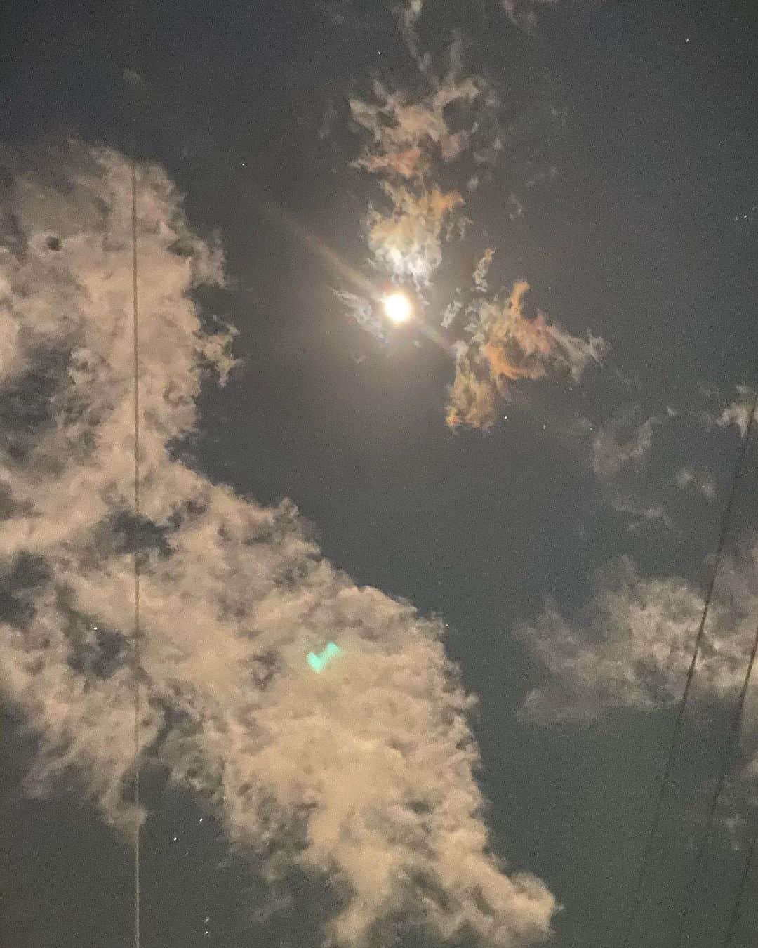 のインスタグラム：「昨日の夜の月」