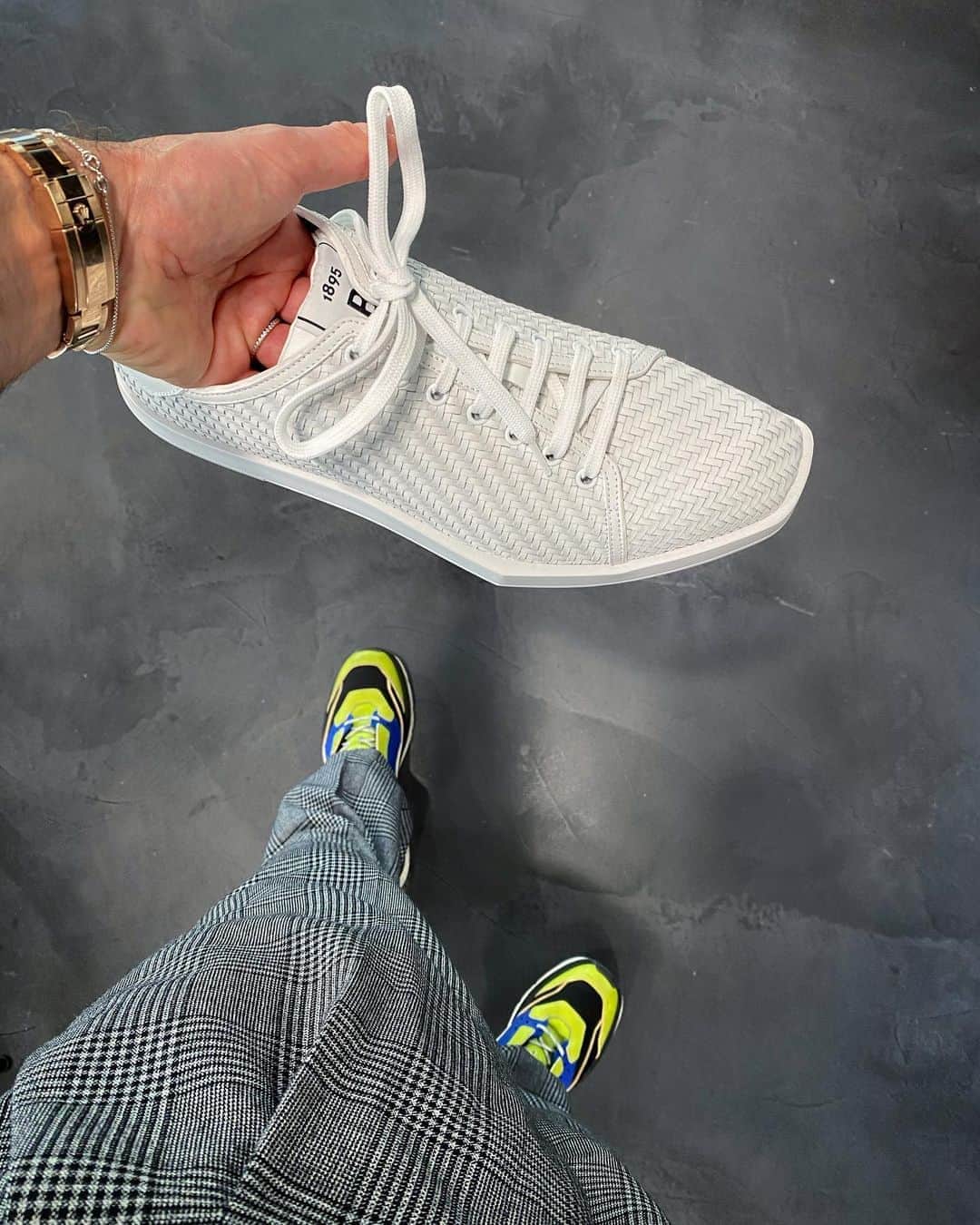 クリスヴァンアッシュのインスタグラム：「COMING SOON / WOVEN LEATHER VERSION OF THE WHITE STELLAR SNEAKERS @BERLUTI  #berluti #sneakers #krisvanassche」