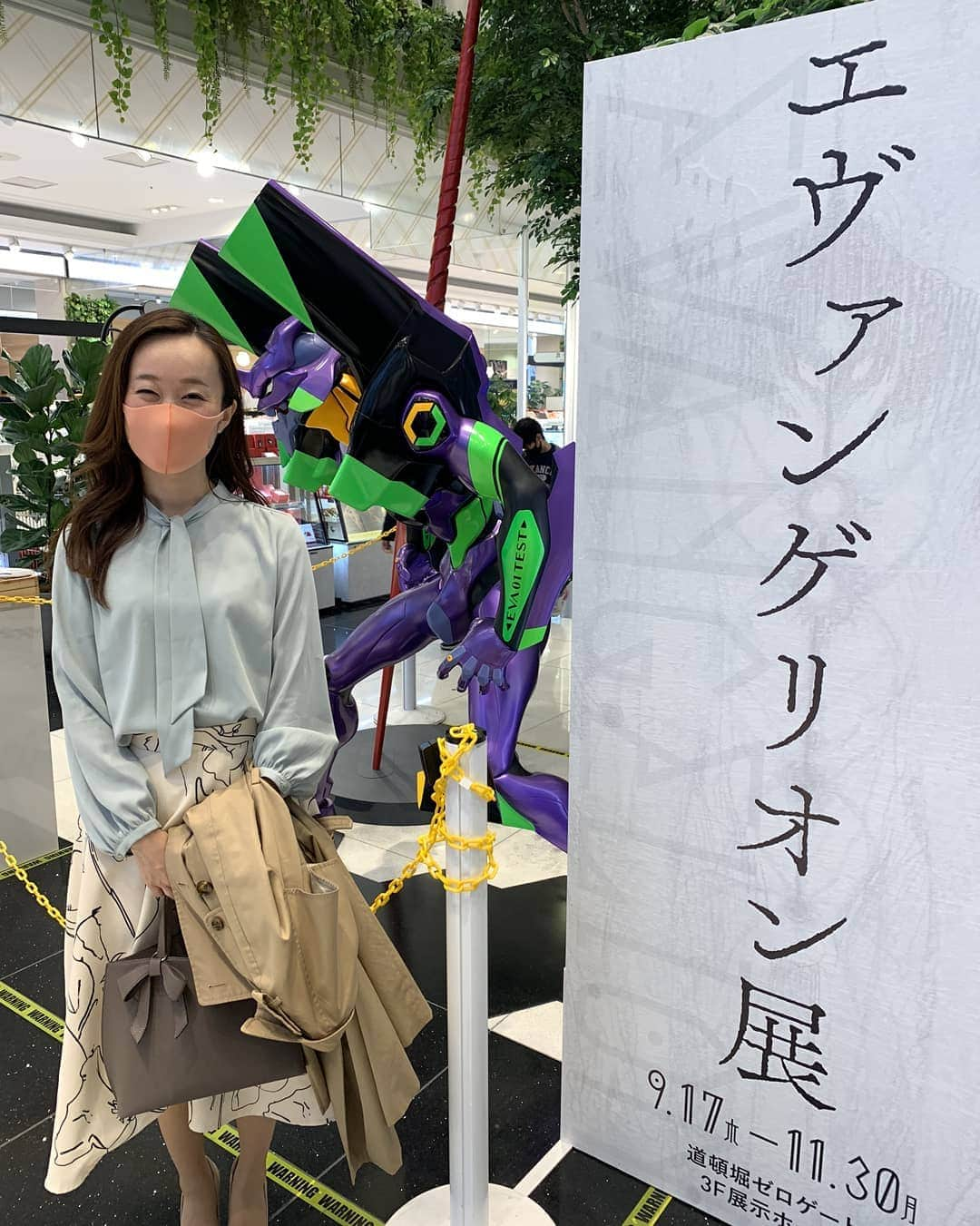 北川まみのインスタグラム：「初号機の授業参観に来たお母さん。笑  #エヴァンゲリオン展 #エヴァンゲリオン #evangelion #hideakianno  #初号機 #庵野秀明 #また始めから見直したい #庵野ワールド鳥肌ものでした」