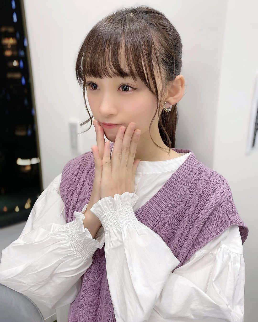 音嶋莉沙さんのインスタグラム写真 - (音嶋莉沙Instagram)「昨日はオンラインお話会﻿ ありがとうございました♡﻿ ﻿ 3部は、 @grl_official コーデだよ😊﻿ プチプラで可愛いから是非、真似してみてね！﻿ 髪型は、三つ編みにして甘めにしたよ〜﻿ ﻿ ﻿ 4部、5部は、 @emsexcite のニットシャツワンピ♡﻿ ポニーテールに髪型を変えましたっ！！﻿ 好評で嬉しかったよ〜( ¨̮ )︎︎❤︎︎﻿ ﻿ ﻿ また、オンラインお話会やサイン会などで﻿ いろんな私を見せていきたいなと思っているので楽しみにしていてくださいね〜！！﻿ ﻿ いろんな私に会いに来て欲しいです💕﻿ ﻿ ﻿ ﻿ ﻿ ﻿ ﻿ #オンラインお話会 #GRL #グレイル #プチプラコーデ #私服 #Risaコーデ #ニットシャツワンピース」11月4日 22時05分 - otoshima_risa