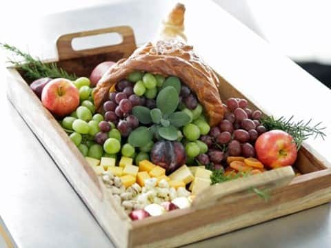 HGTVさんのインスタグラム写真 - (HGTVInstagram)「No Thanksgiving spread is complete without a bread cornucopia! 👏 This edible Thanksgiving centerpiece uses refrigerated bread dough, aluminum foil and a single egg. 😲 Fill your carb cornucopia with sweet and savory nibbles for an impressive centerpiece that’ll keep your crew happily munching while they wait for dinner to begin. 😋 ⁠ ⁠ You'll find the how-to at the link in our profile! 🔝 🦃⁠ ⁠ #HowToThanksgiving #thanksgiving #DIYthanksgiving #ediblecenterpieces」11月4日 22時01分 - hgtv