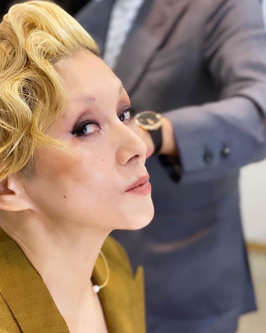 夏木マリさんのインスタグラム写真 夏木マリinstagram イヤカフ ホントはすっぽりお耳にはいるのかしらん みみ大きいのね 本日の姐さん 詳しくは後日ね Kai Corporation Hair Taku Cutters Makeup Sadaito Mari Natsuki Natsukirock 夏木