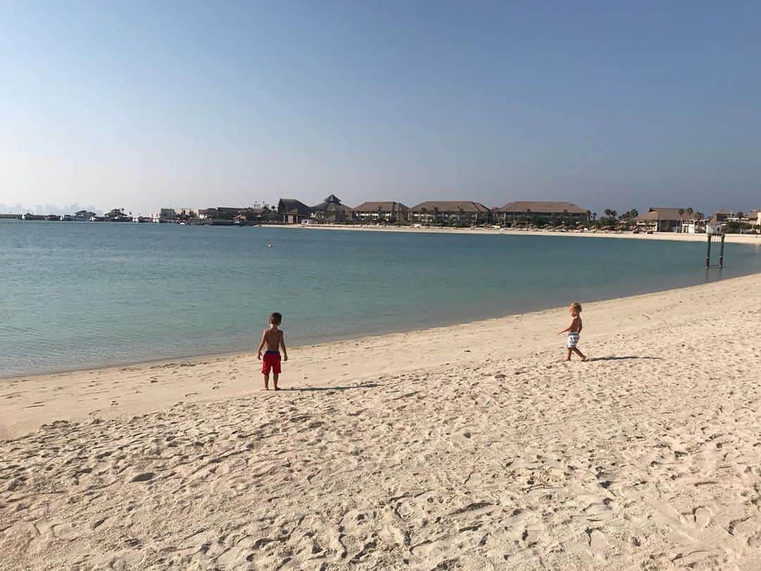 マルク・ムニエッサのインスタグラム：「Follow your dreams, they know the way🏝👶🏼🧒🏼」