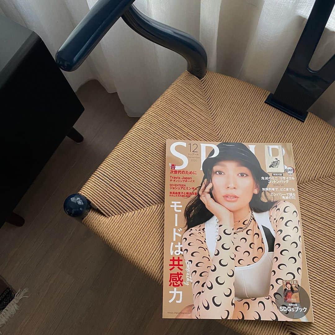 水野里砂のインスタグラム：「今更ですがどこかにわたしがいるのでよかったらご覧下さいませ🙄🤲  友達のかっこいいお仕事のお手伝いさせていただきました💫  #spur」