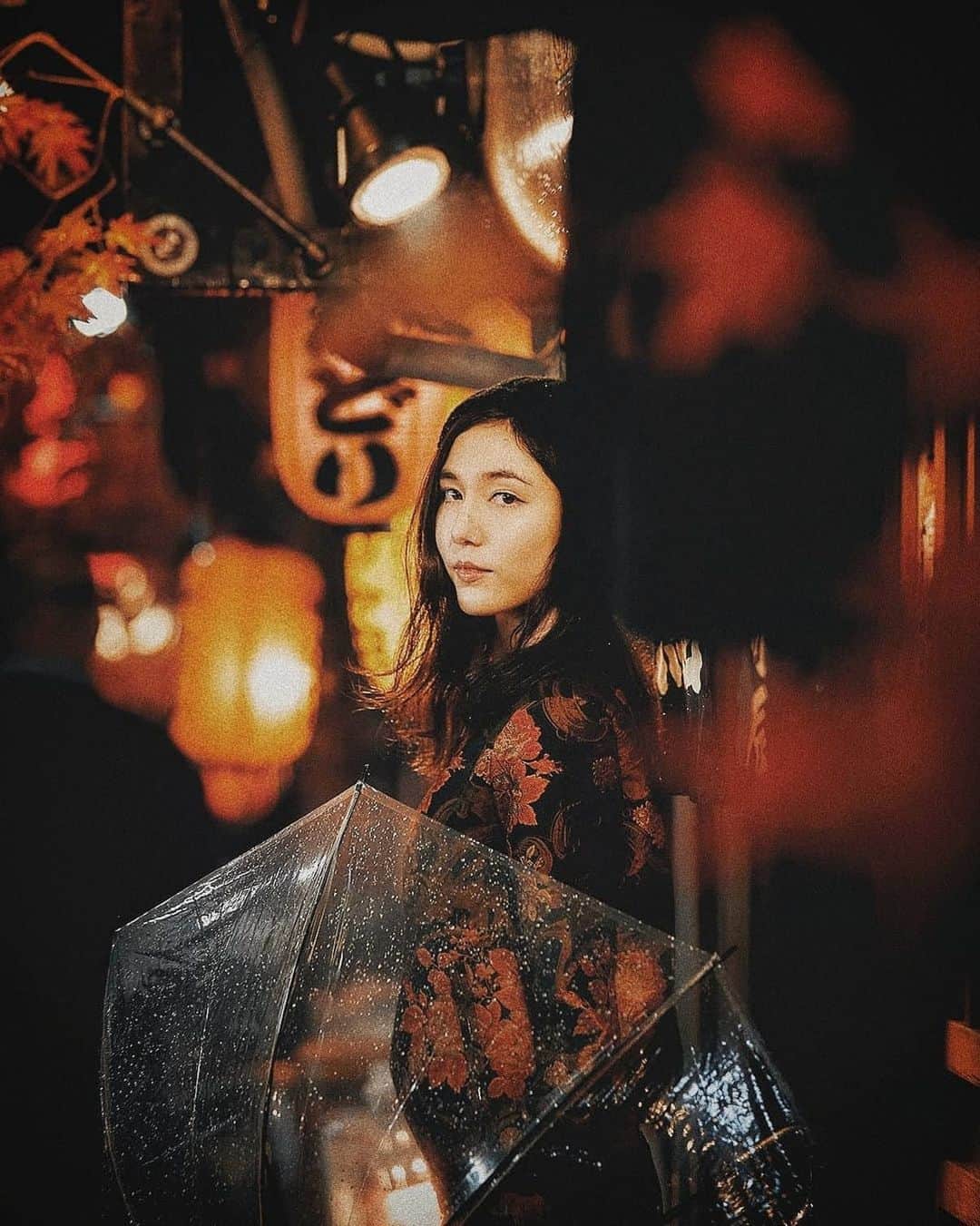 Berlin Tokyoのインスタグラム：「Rainy autumn night in Tokyo. . W/@georgiarisa  . . . #hellofrom tokyo #japan . #instagram」