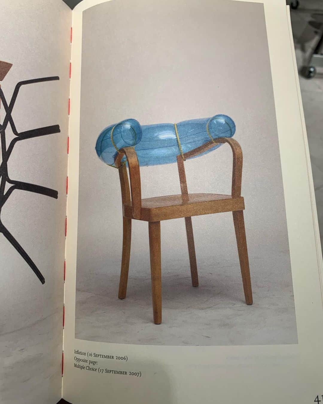 山本真由美さんのインスタグラム写真 - (山本真由美Instagram)「. . いつか椅子のデザインをしたい☁️💭 ずーーっと前に描いたスケッチは、 あって、いつか形にしたいなぁ。📚 . . そんな気持ちを手元にも置いておけそうな本、 忘れられなくて、探したら見つかった♡ . chair ☁️／🌳📘　  I want to design a chair someday.  The image has already been sketched.  A book that always reminds me of such feelings.  We can always dream of endless possibilities.  . . #chair #book  #martinogamper  #design #architecture #椅子　 #建築 #☁️#illastration #memo #100chairsin100daysandits100ways」11月4日 22時22分 - mayumi_yamamoto.official