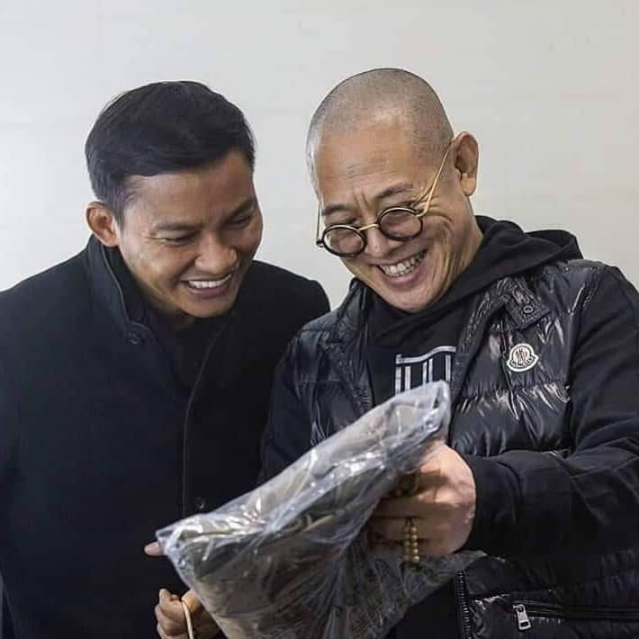 トニー・ジャーのインスタグラム：「smiles with my brother (jet li)」