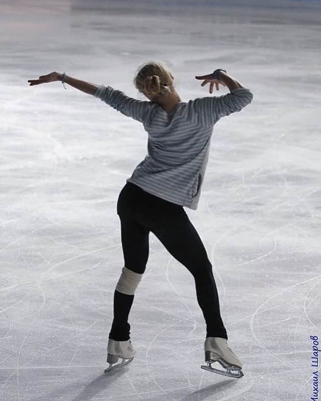 セラフィマ・サハノヴィッチのインスタグラム：「2015✨ #tallinn」