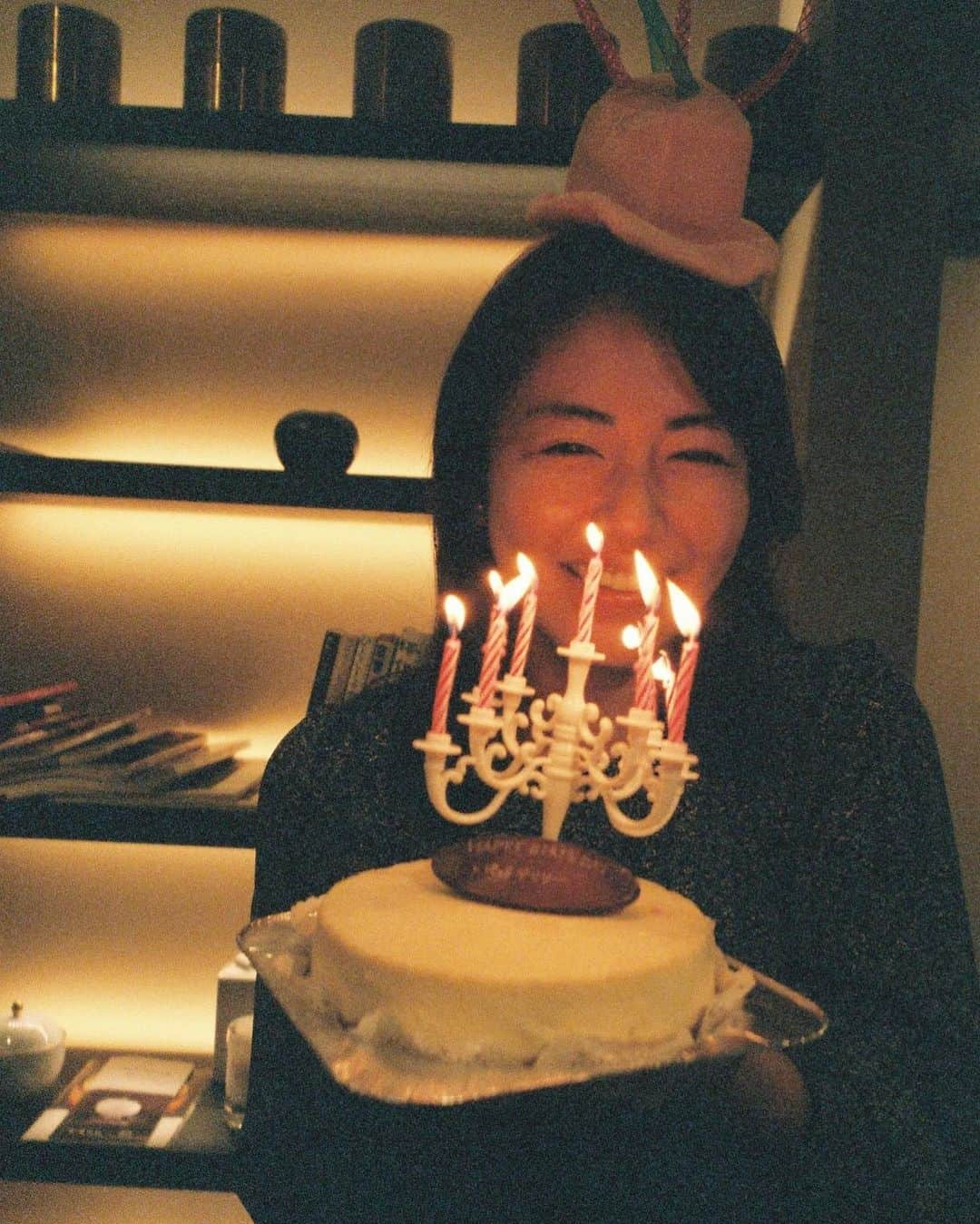 Aya（高本彩）さんのインスタグラム写真 - (Aya（高本彩）Instagram)「先日、磯山さやかお誕生日会へ。 いそっちは自分の誕生日なのにみんなを楽しませてくれて、涙を流しながら感謝を伝えられる素敵な女性。 自分に関わる人の将来まで考えられるいそっちからまた一つ学ばせてもらった。  いそっちに会うと毎回何か学んで帰ってる気がする。  ちなみに初めて彼女から学んだのは  〝8の字エクササイズ〟でした。  今でも歯を磨くときはやってます。  #磯山さやか#photobyaya」11月4日 22時34分 - aya_dream04