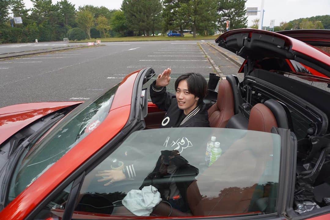 のインスタグラム：「雨で１日トータル30分しかオープンできてないが素敵な車でした🚘 @iwatamaari #バチくそレンタカー」