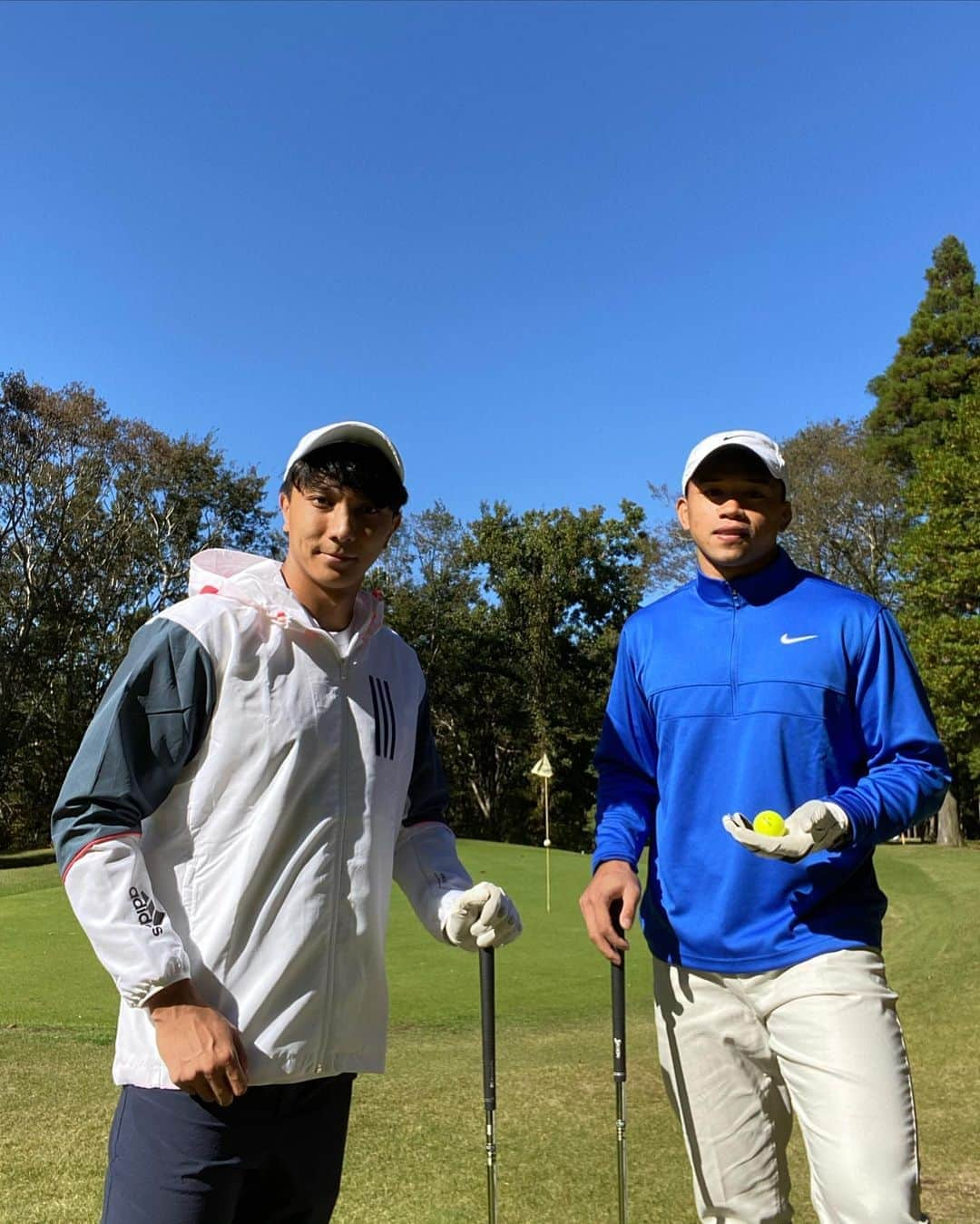 合谷和弘さんのインスタグラム写真 - (合谷和弘Instagram)「山の中でマイナスイオン感じながら ゴルフ🏌️‍♂️  #写真の時だけマスク外してます  #off #ゴルフ #golf #リフレッシュ #フジゴルフパーク #ショートコース #上手くなりたい #頑張ろう w  #格好から入るタイプ #大事 #NIKE #ゴルフウェア #tw #nikegolf  #松井千士 #ChihitoMATSUI #合谷和弘 #KazuhiroGOYA #kevin」11月4日 22時51分 - kazuhiro_goya