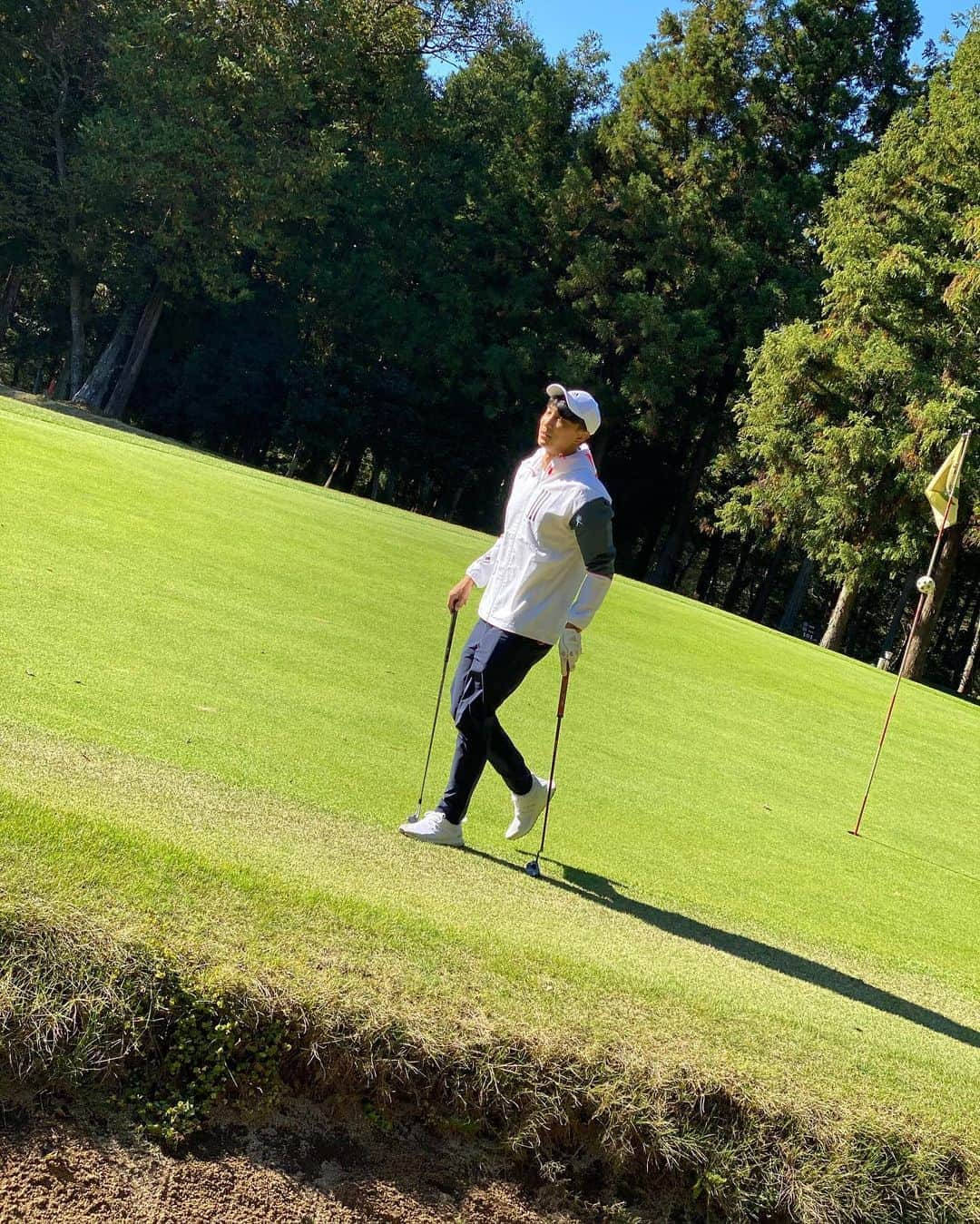 合谷和弘さんのインスタグラム写真 - (合谷和弘Instagram)「山の中でマイナスイオン感じながら ゴルフ🏌️‍♂️  #写真の時だけマスク外してます  #off #ゴルフ #golf #リフレッシュ #フジゴルフパーク #ショートコース #上手くなりたい #頑張ろう w  #格好から入るタイプ #大事 #NIKE #ゴルフウェア #tw #nikegolf  #松井千士 #ChihitoMATSUI #合谷和弘 #KazuhiroGOYA #kevin」11月4日 22時51分 - kazuhiro_goya