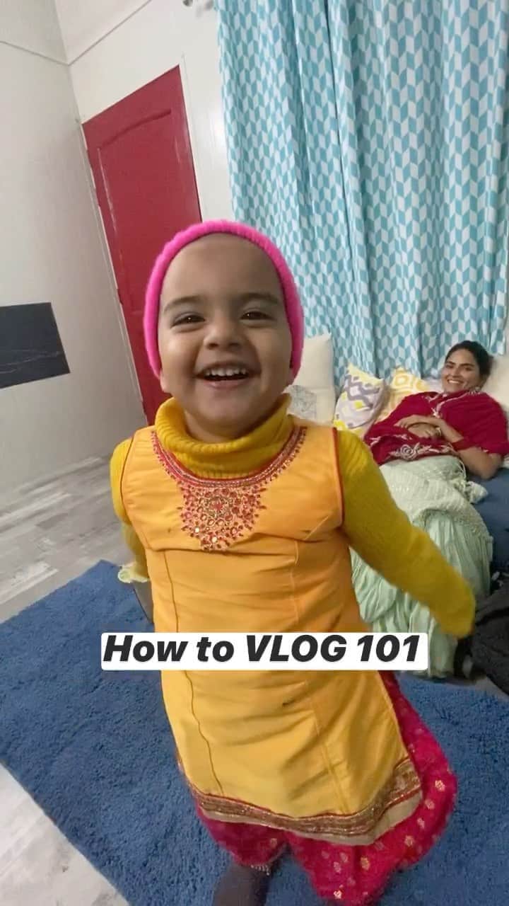 Gaurav Tanejaのインスタグラム：「Vlogging lessons by @rasbhari.taneja  . #flyingbeast #vlogging」