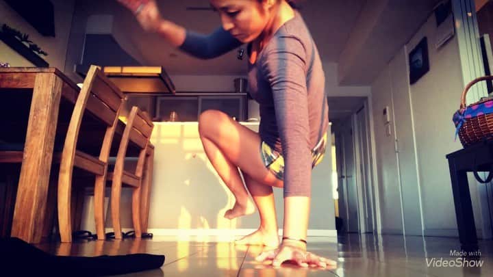 なーみのインスタグラム：「🐅🐆🦓 そのちょっとよく分からない 見様見真似のやつ😄 レッスン受ける前の記録として残しとく📝 。 西陽な雰囲気だけが満点♡ 。 。 アニマルフローとか恐れ多くてタグは付けられない😇 。 #なーみダンス #なりきれガウガウ🐺」