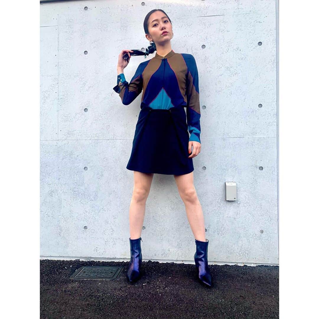 工藤綾乃のインスタグラム：「衣装がどタイプでした。 Tops #seebychloe  Shoes #gvgv  Skirt #jhonlawrencesullivan  #fashion#ootd」