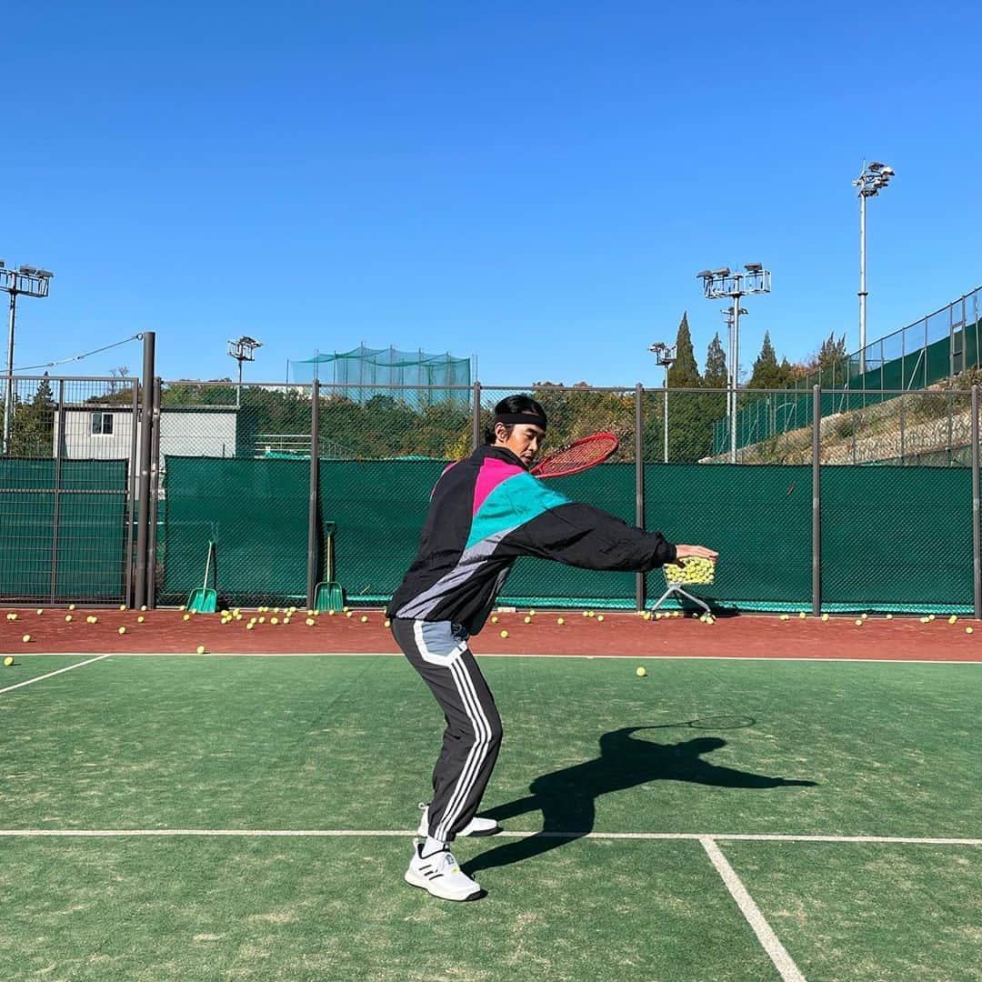 ペ・ジョンナムさんのインスタグラム写真 - (ペ・ジョンナムInstagram)「페달치치파스 배 😆🎾🎾🎾☀️」11月4日 14時13分 - jungnam_bae