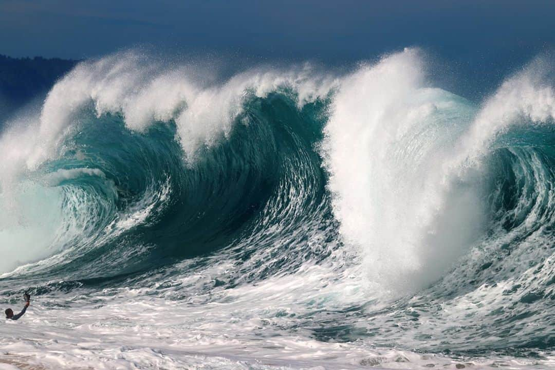 クラーク・リトルさんのインスタグラム写真 - (クラーク・リトルInstagram)「Shooting this morning. 🤙🏼Photo sequence @bevsonthebeach #shorebreak  #clarklittle 🆑」11月4日 14時08分 - clarklittle