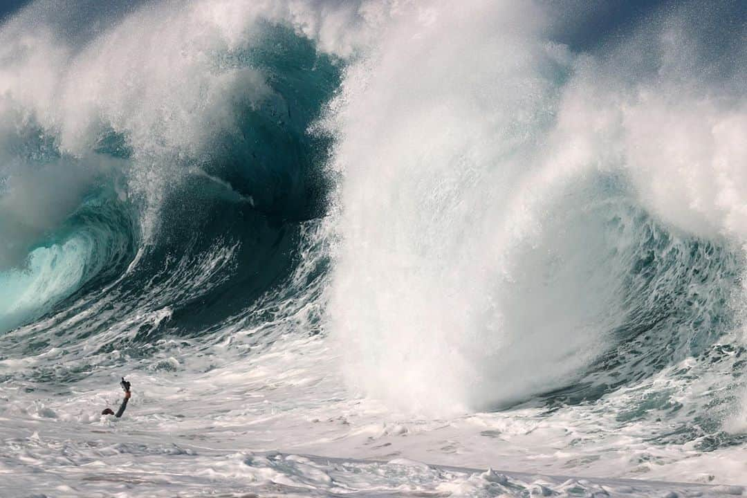 クラーク・リトルさんのインスタグラム写真 - (クラーク・リトルInstagram)「Shooting this morning. 🤙🏼Photo sequence @bevsonthebeach #shorebreak  #clarklittle 🆑」11月4日 14時08分 - clarklittle