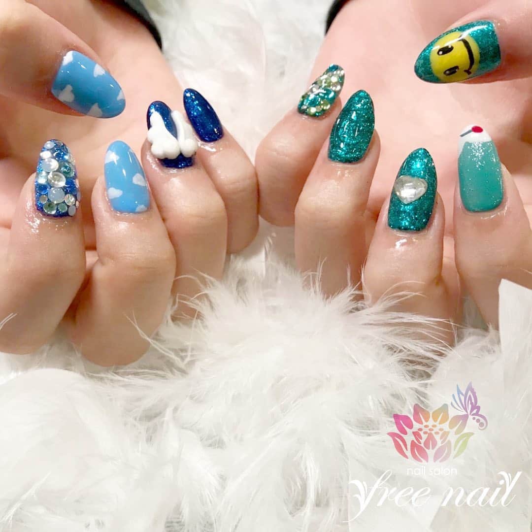 free nail フリーネイルのインスタグラム：「. お客様ネイル💅🏻🌜 . ポップアシメネイル💚💙 . ハッピーネイル😇☁️🏹 . ご来店ありがとうございました🙇🏻‍♀️🙇🏻‍♀️🙇🏻‍♀️💗 . #ネイルアート #ジェルネイル #ネイルサロン #大阪ネイルサロン #ネイルデザイン #ネイルチェンジ #アシメネイル #アシンメトリーネイル #グリッターネイル #立体ネイル #ブルーネイル #グリーンネイル #デザインネイル #トレンドネイル #ポップネイル #派手ネイル #ロングネイル #秋ネイル #autumnnails #nailsart #nailsdid #美甲 #日式美甲 #日式美甲胶 #日本美甲师 #日本美甲老师 #美甲上课 #日本胶 #フリーネイル #freenail」