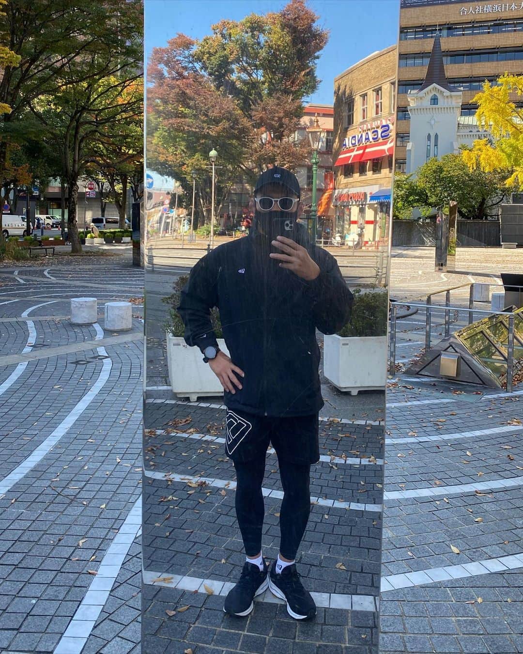 宇野薫のインスタグラム：「UNORUN  #今朝のみなとみらい   富士山🗻見えなかったけど 綺麗な青空でした！  #unorun #newerajapan #neweracap #suunto7 #oakleyjapan #oakleylatch  #mizuno #mizunowaverider  #宇野薫」