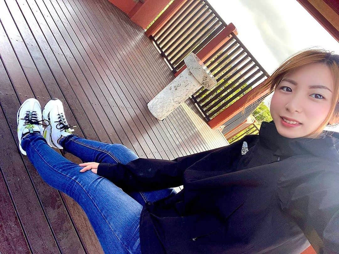 竹原三貴のインスタグラム：「天気が良かったので散歩してきました🚶‍♀️ 紅葉とかも観に行きたいな🍁 날씨가 좋으니 산책했습니다☺️ 기분좋아〜🚶‍♀️  #thenorthface #nike #nikeairmax95 #ボウリング #ボーリング #ボーリング女子 #休日 #プロボウラー #休日 #볼링 #휴일 #나이키　#hiking」