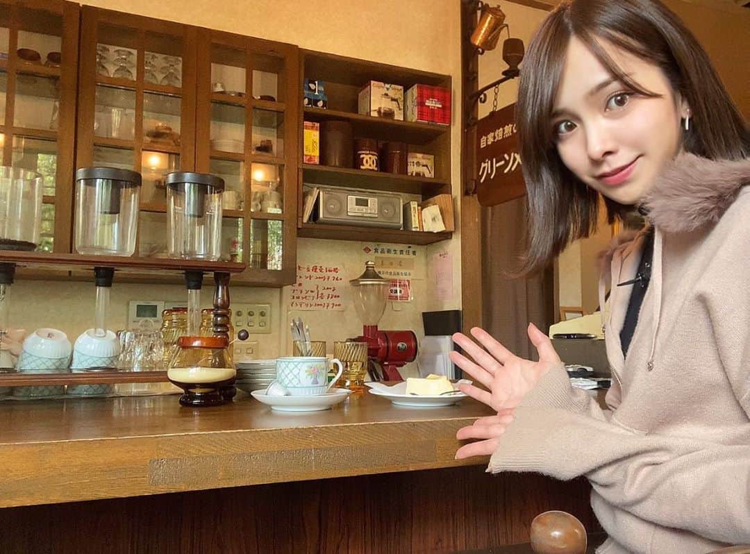 黒澤詩音のインスタグラム：「11/2から #youtv 放送中⭐️  今回も街ブラしてきました♪  写真の素敵な喫茶店☕️は、作家の湊かなえさんも訪れた癒しの名店✨  湊さんの作品いくつも読んでいるので感激！  #youtv とっておき@神奈川区 （地上波11ch） 毎日　13：30～、19：15～、22：45～  #ロケ #アナウンサー #神奈川 #横浜 #横浜カフェ #cafe #喫茶店」