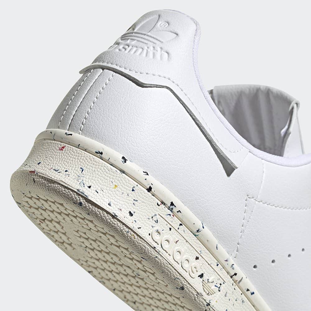 カレンウォーカーのインスタグラム：「Adidas Clean Classics from our edit at Playpark and on karenwalker.com // Part of Adidas’ commitment to challenging its production process, iconic Adidas Originals styles; Stan Smith, Superstar, Continental 80 and SC Premiere have been redesigned to end plastic waste. These vegan sneakers are crafted with uppers made with recycled materials and the soles are made from renewable and reclaimed rubber.」