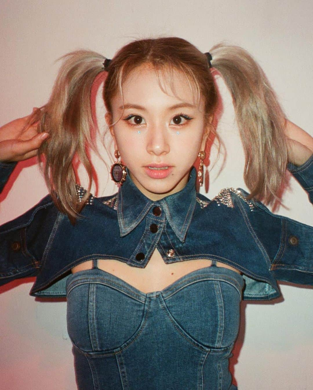 チェヨンさんのインスタグラム写真 - (チェヨンInstagram)「mcountdown film camera pics #chaeyoung #채영 #twice #트와이스 #prettyrapstarchaeyoung」11月4日 15時16分 - twicechaeyoung