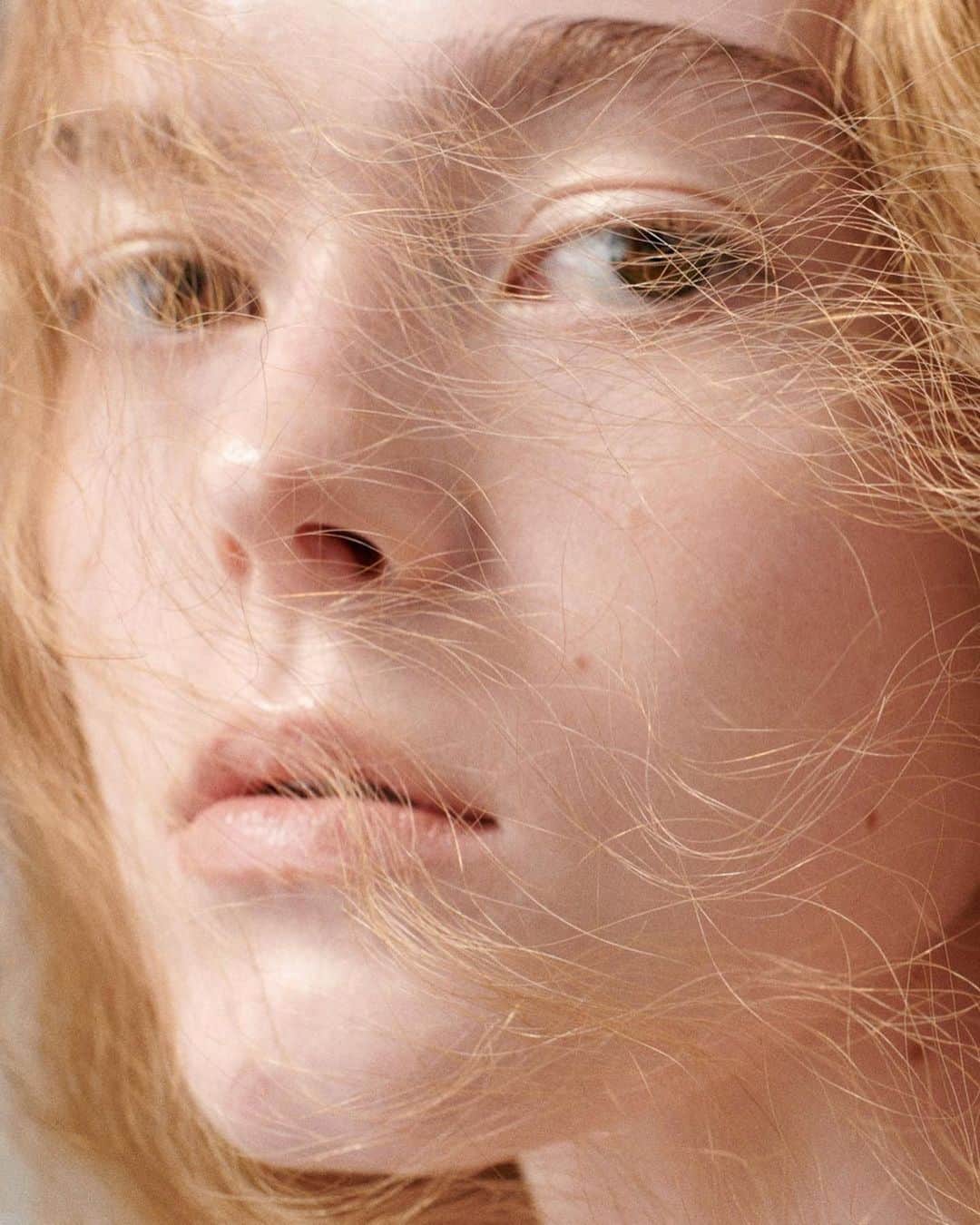 アディクションのインスタグラム：「Ayako x N 21  Nude Collection   #garageventuno #N21 #alessandrodellacqua  #N21Beauty #AyakoxN21」