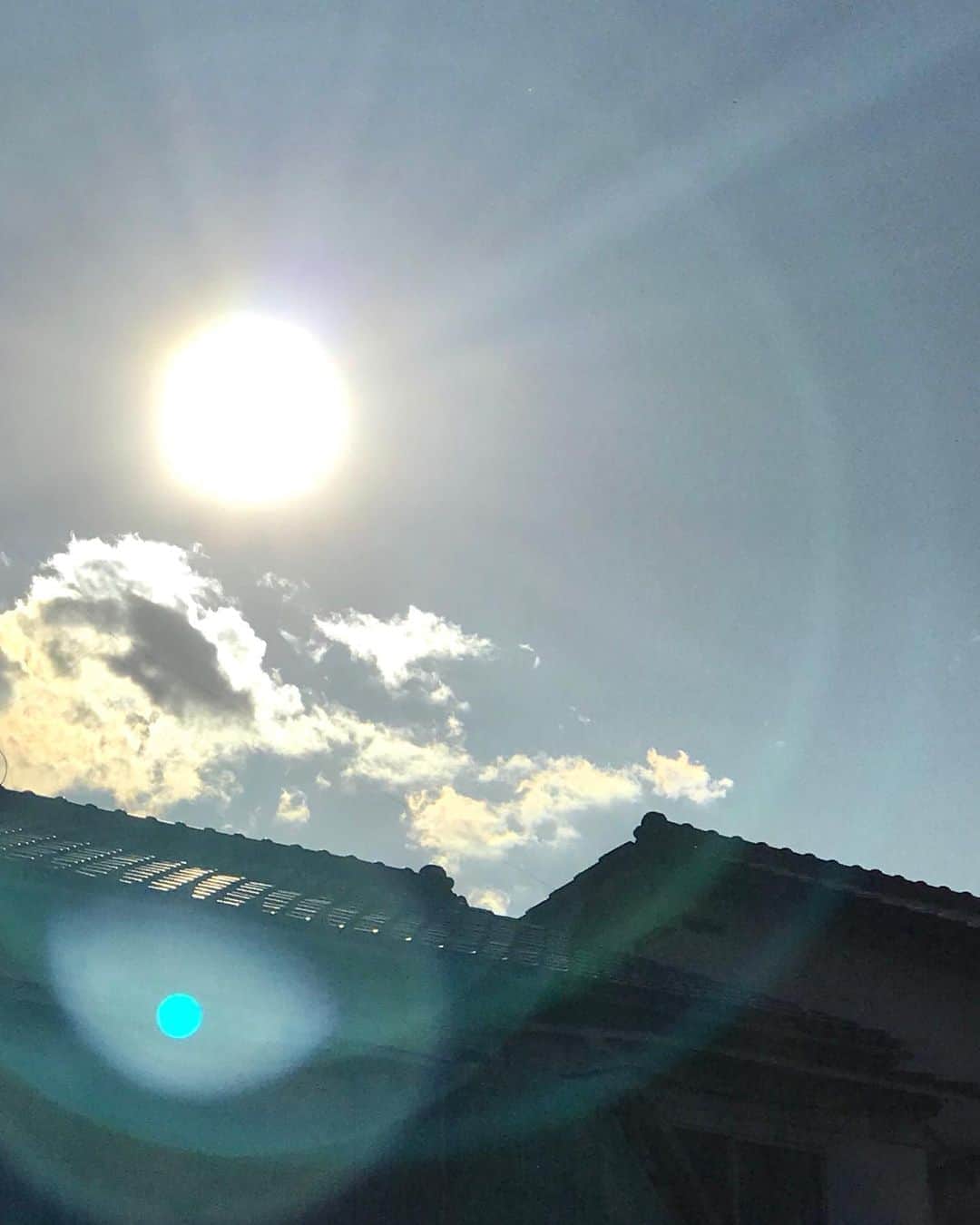 土屋眞弓のインスタグラム：「今空🌟✨✨  今日もいい一日❣️  #sky  #sunnyday  #goodday」