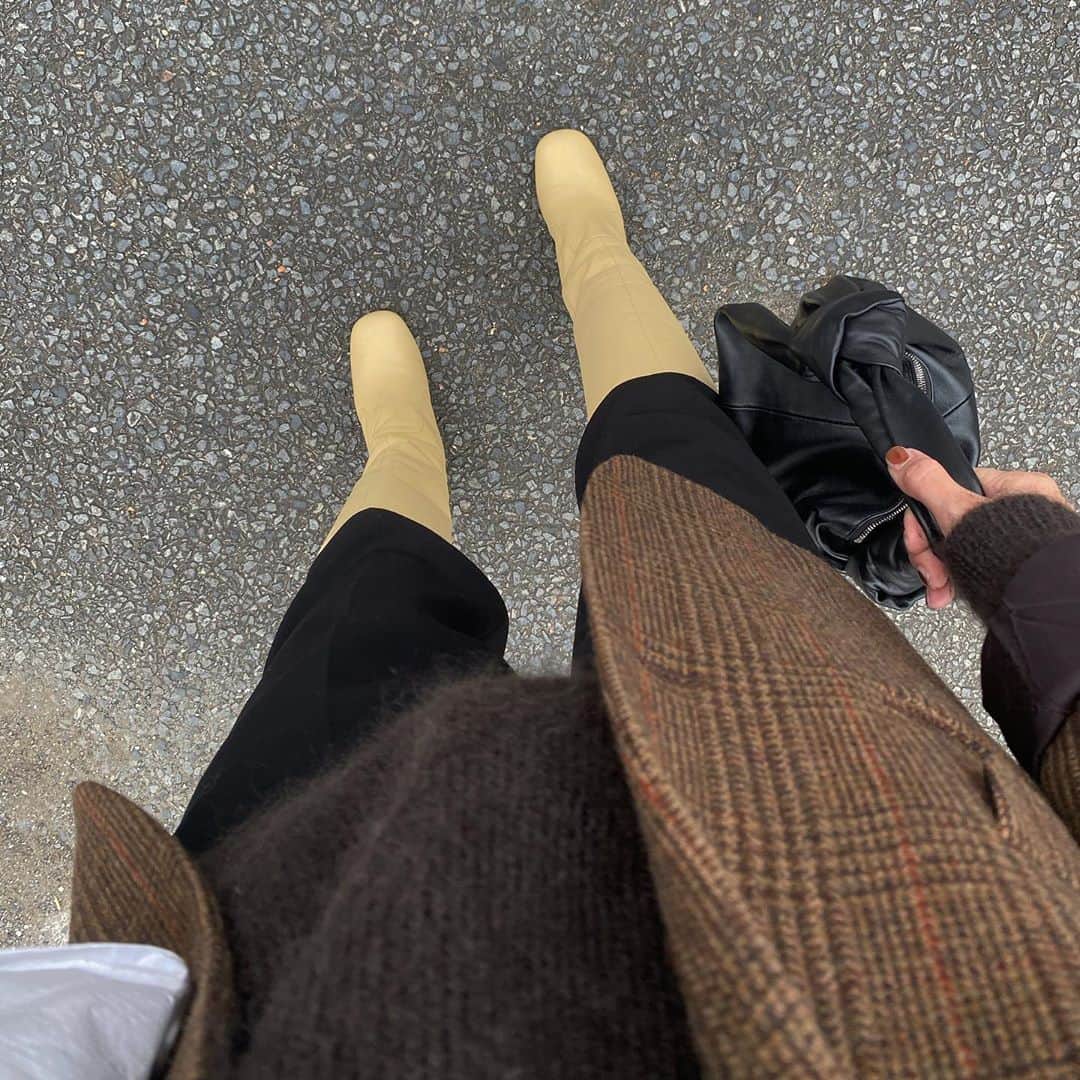水野里砂のインスタグラム：「Long boots🍋🍋🍋  #riririのあしもと」