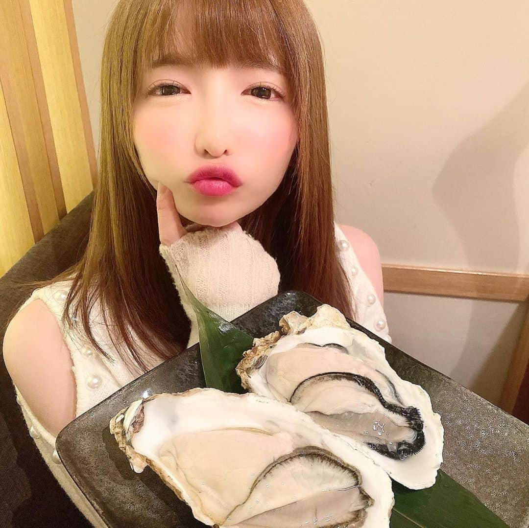 もえのあずきさんのインスタグラム写真 - (もえのあずきInstagram)「ひさしぶりに大好きなかき心さんいけた🤤💓💓  いつも最高の牡蠣とホスピタリティ🥰👏🏻💕  #生牡蠣#生牡蠣大好き #牡蠣#かき心#牡蠣料理#松坂牛#まいてぃ#もえあず#japanesefood」11月4日 15時49分 - moeazukitty