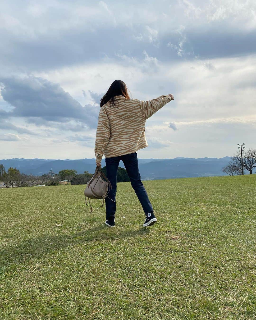 大政絢さんのインスタグラム写真 - (大政絢Instagram)「#今日の絢服  denimはボタンの部分が可愛くお気に入り💕 この日は自然を感じられて気持ちよかったなぁ！ ブランドタグ付けしています！」11月4日 15時56分 - aya_omasa_official